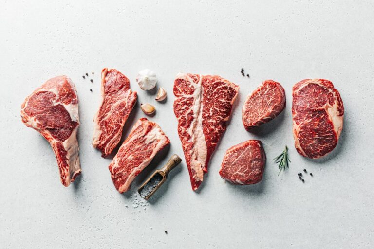 Piezas de carne cruda